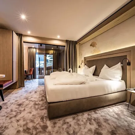 Ξενοδοχείο Bruecke 4*