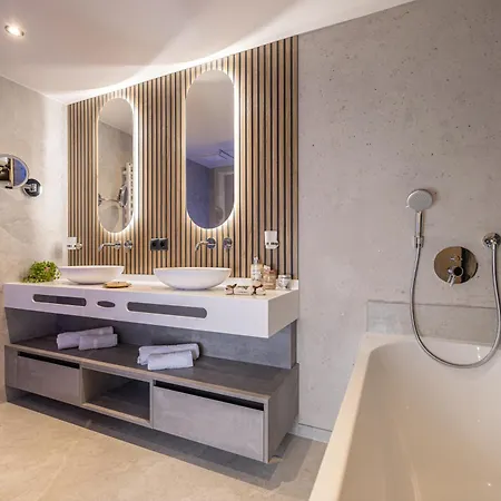 Brücke Hotel 4*